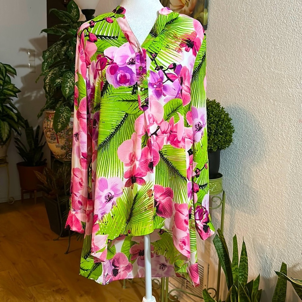 Versona beautiful floral blouse size M